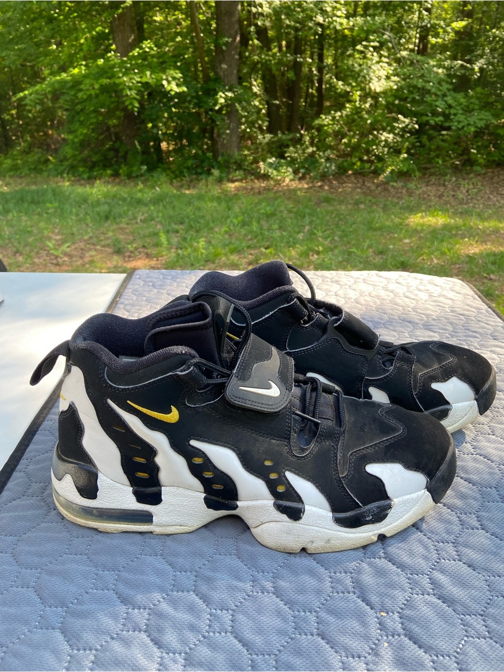 Nike Men’s Black White Sneakers with Yellow Swoosh